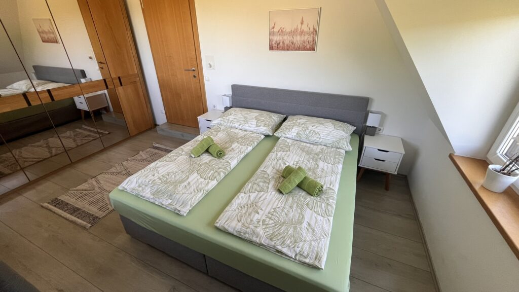 Schlafzimmer 2